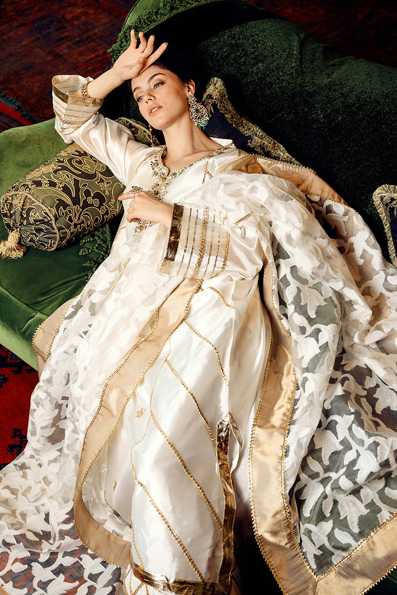 White Gold Embroidered Sheesha Silk Kurta Set (3-Piece) - Image 6