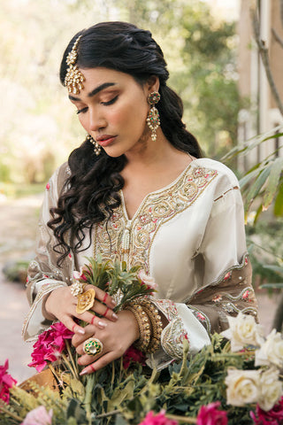 Pakistani White Zardozi Tissue Silk Salwar Kameez (3-Piece) - Image 6