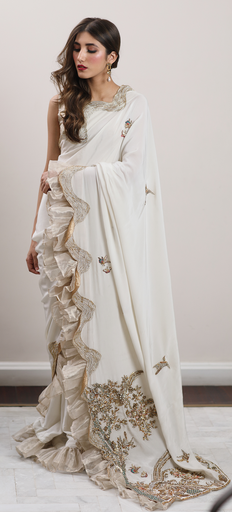 White Handworked Grip Saree (2-Piece) - Image 2