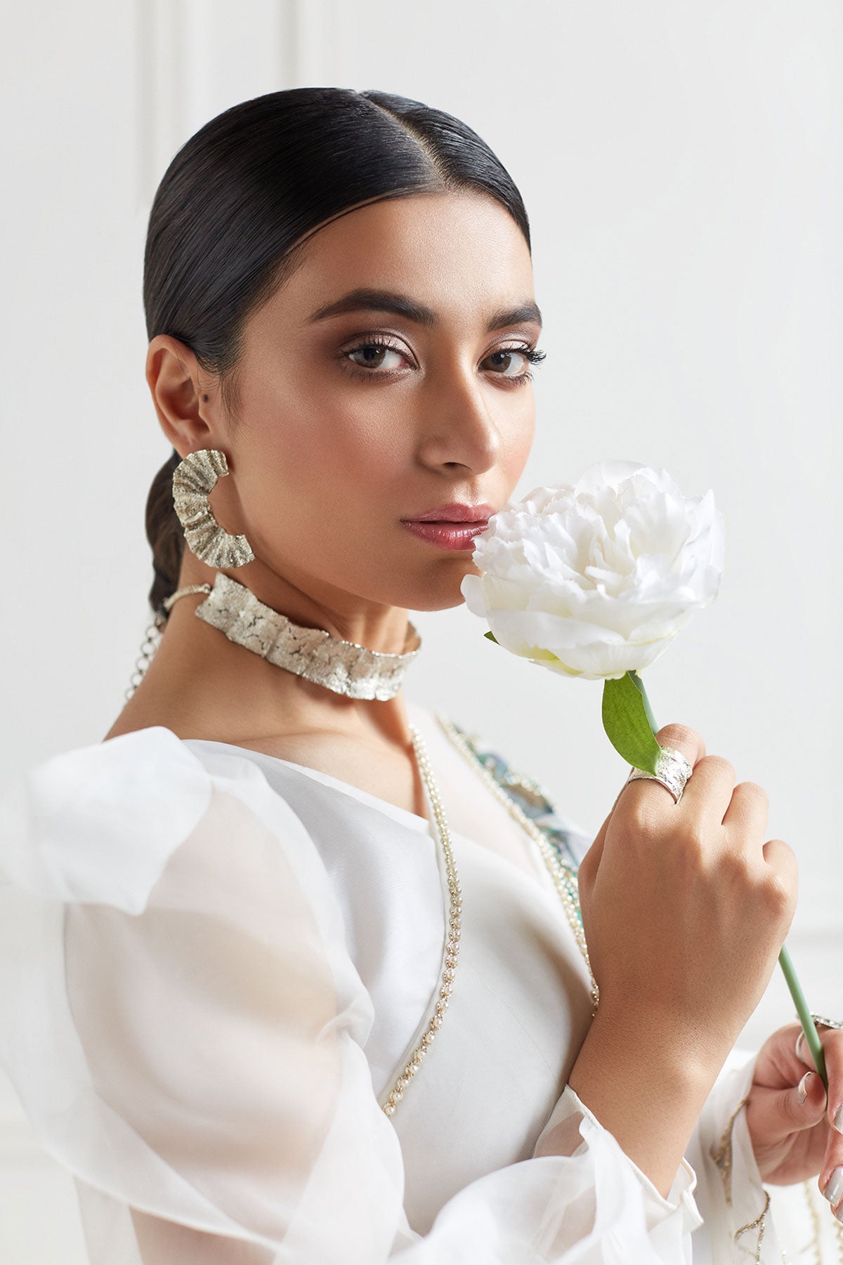 Pakistani White Hand-Painted Organza Saree with Embellished Blouse (2-Piece) - Image 4