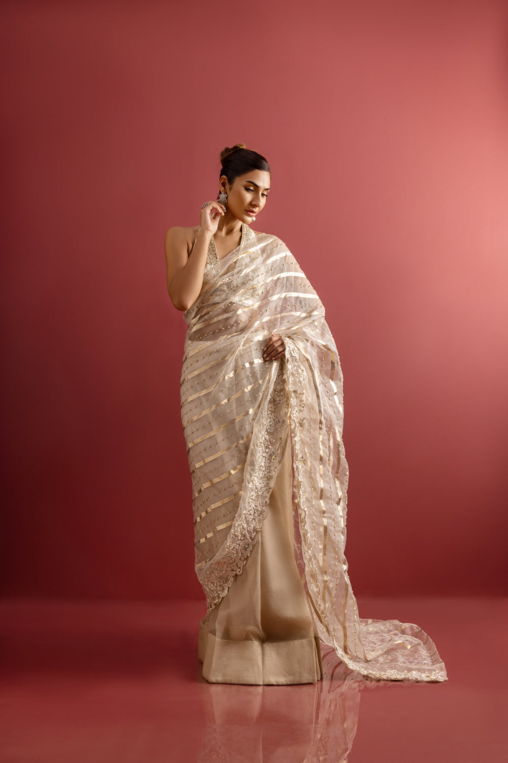 Pakistani Pearl White Embellished Organza Saree (2-Piece) - Image 4