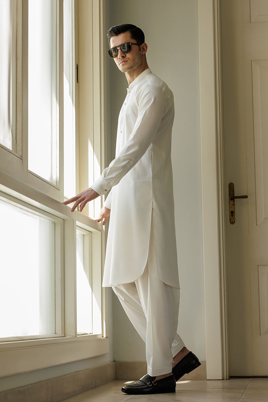 White Embroidered Boski Linen Waistcoat Kurta Shalwar (3-Piece) - Image 3