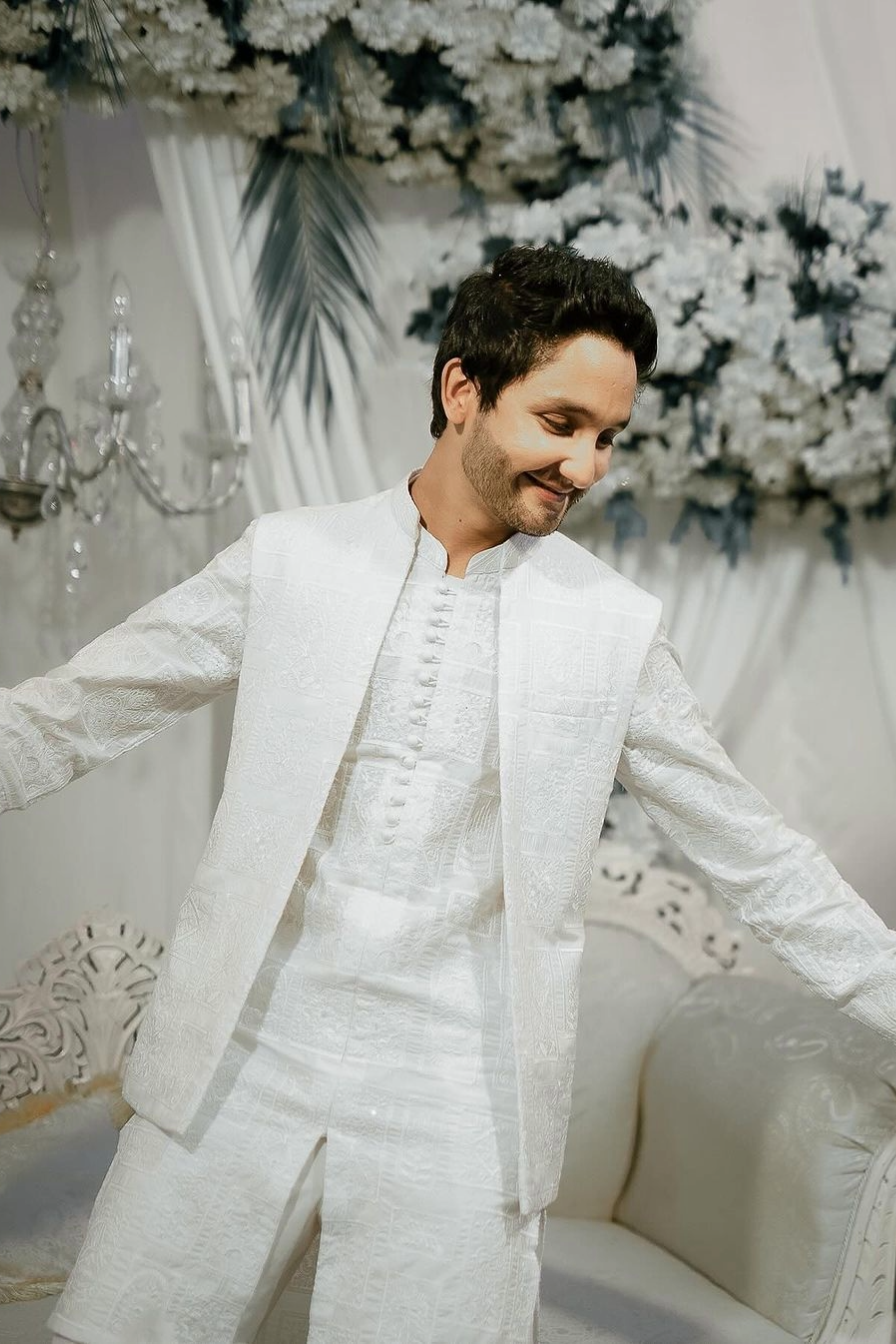 White Embroidered Cotton-Silk Waistcoat Kurta (3-Piece) - Image 3