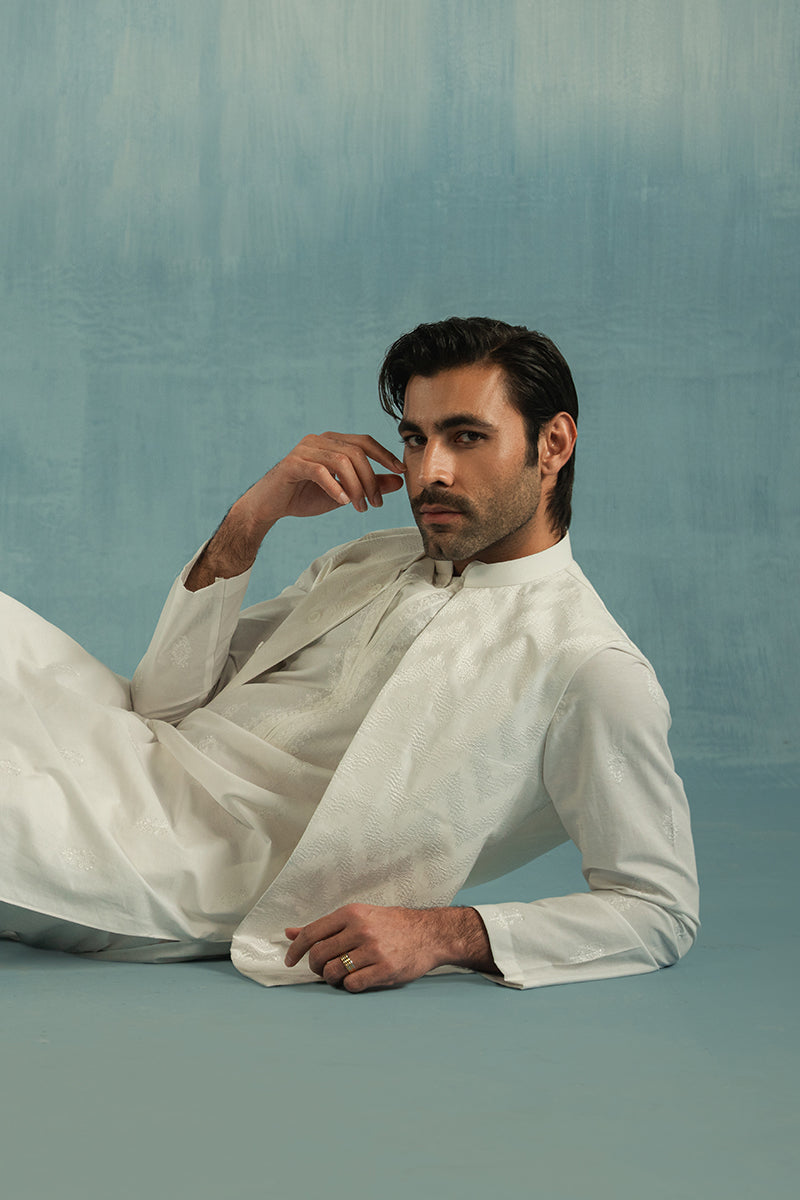 White Herringbone Textured Waistcoat Kurta (3-Piece) - Image 4