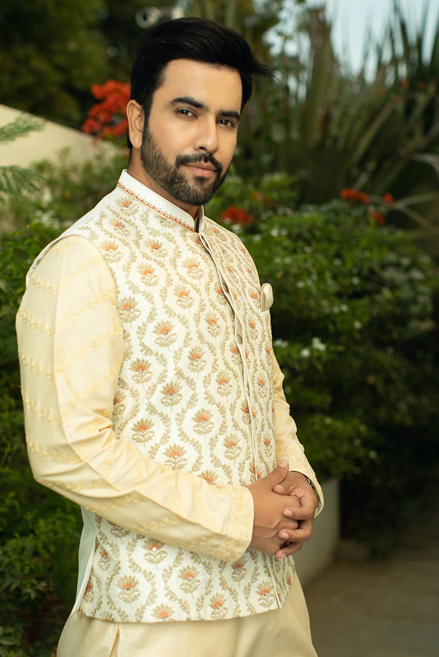 White Embroidered Raw Silk Waistcoat Kurta (3-Piece) - Image 2