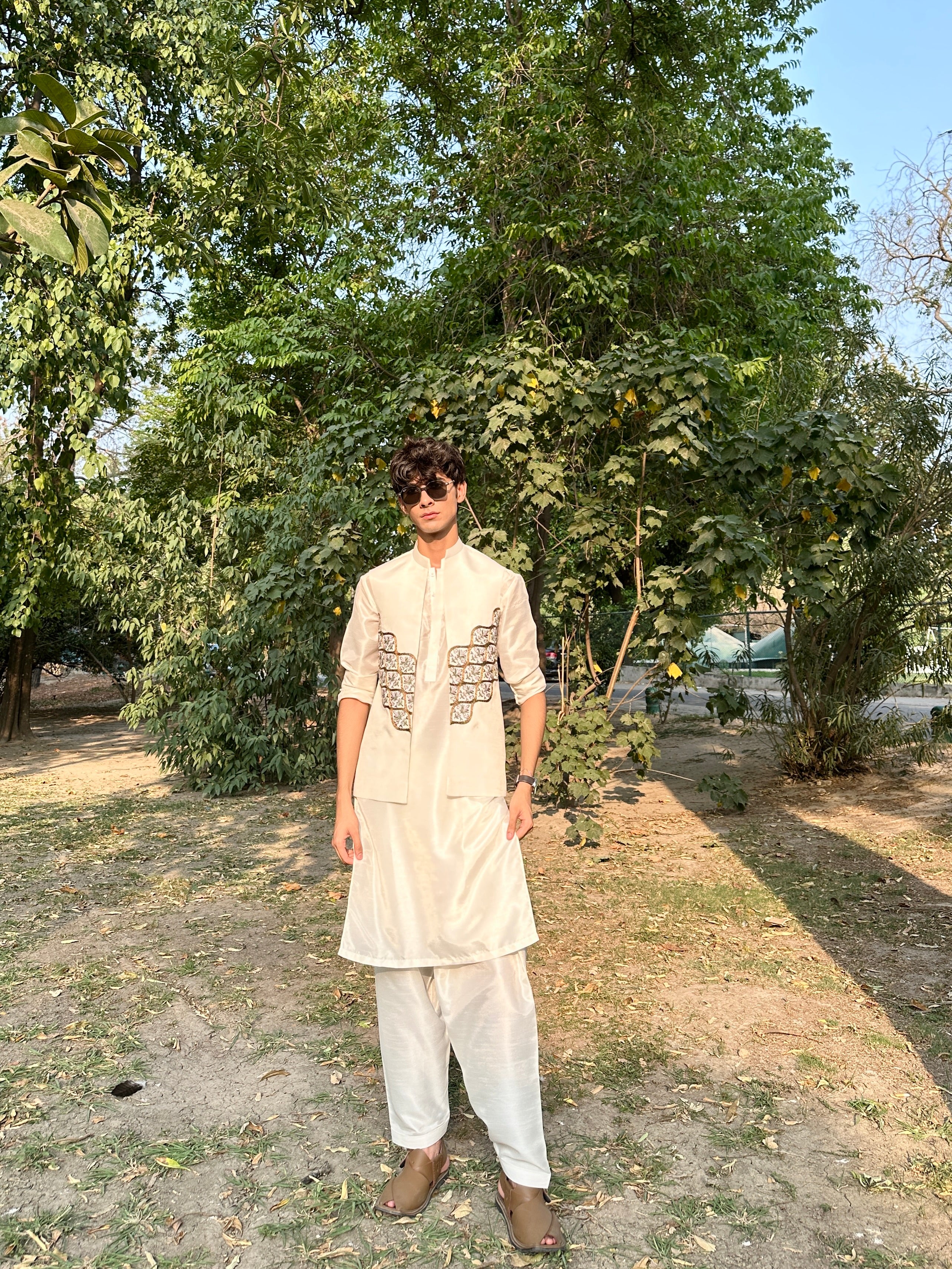 Pearl White Embroidered Silk Waistcoat Kurta (3-Piece) - Image 2