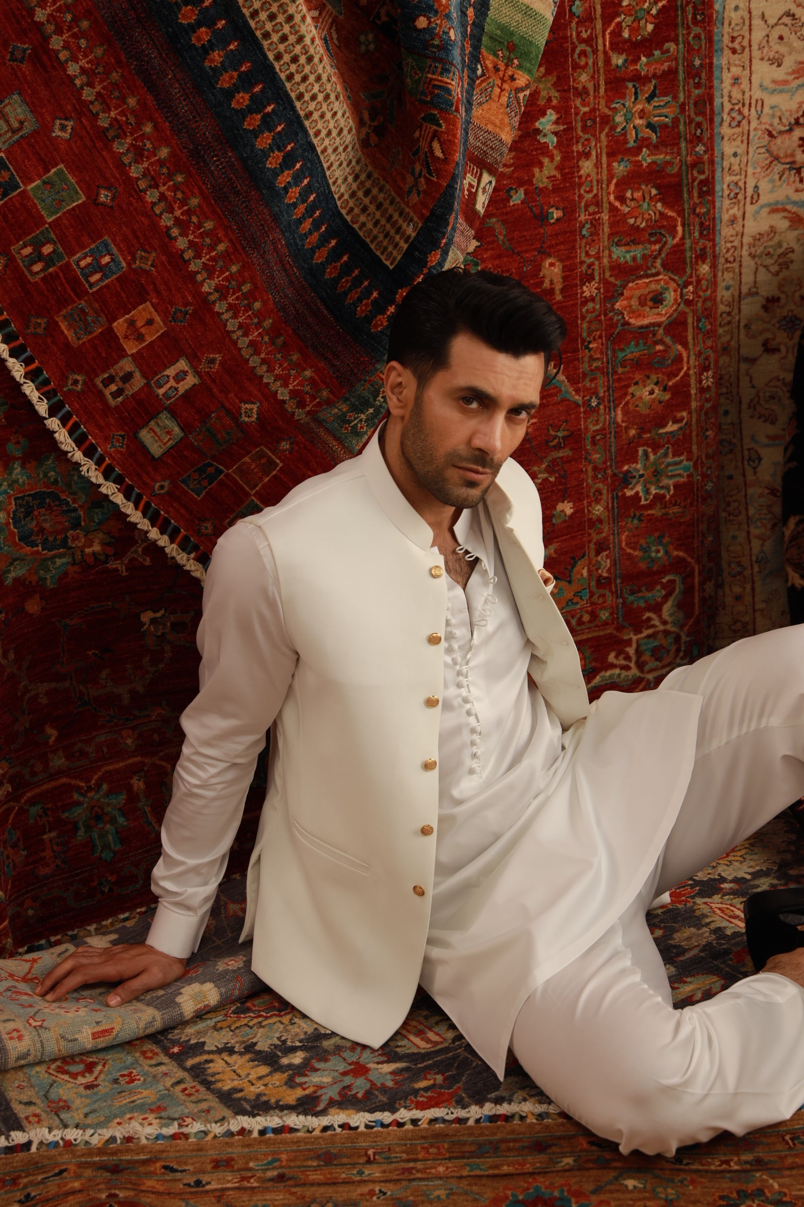 White Embroidered Suiting Waistcoat Kurta (3-Piece) - Image 4