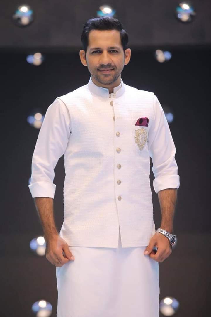 White Monogram Embroidered Textured Waistcoat Kurta (3-Piece) - Image 1