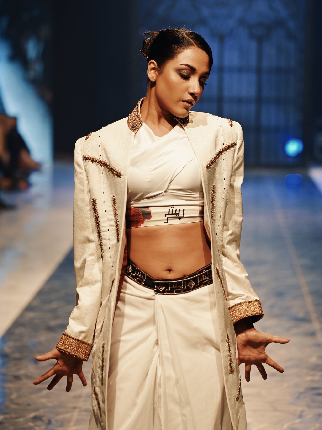 White Gold Handworked Jamawar Sherwani (2-Piece) - Image 2