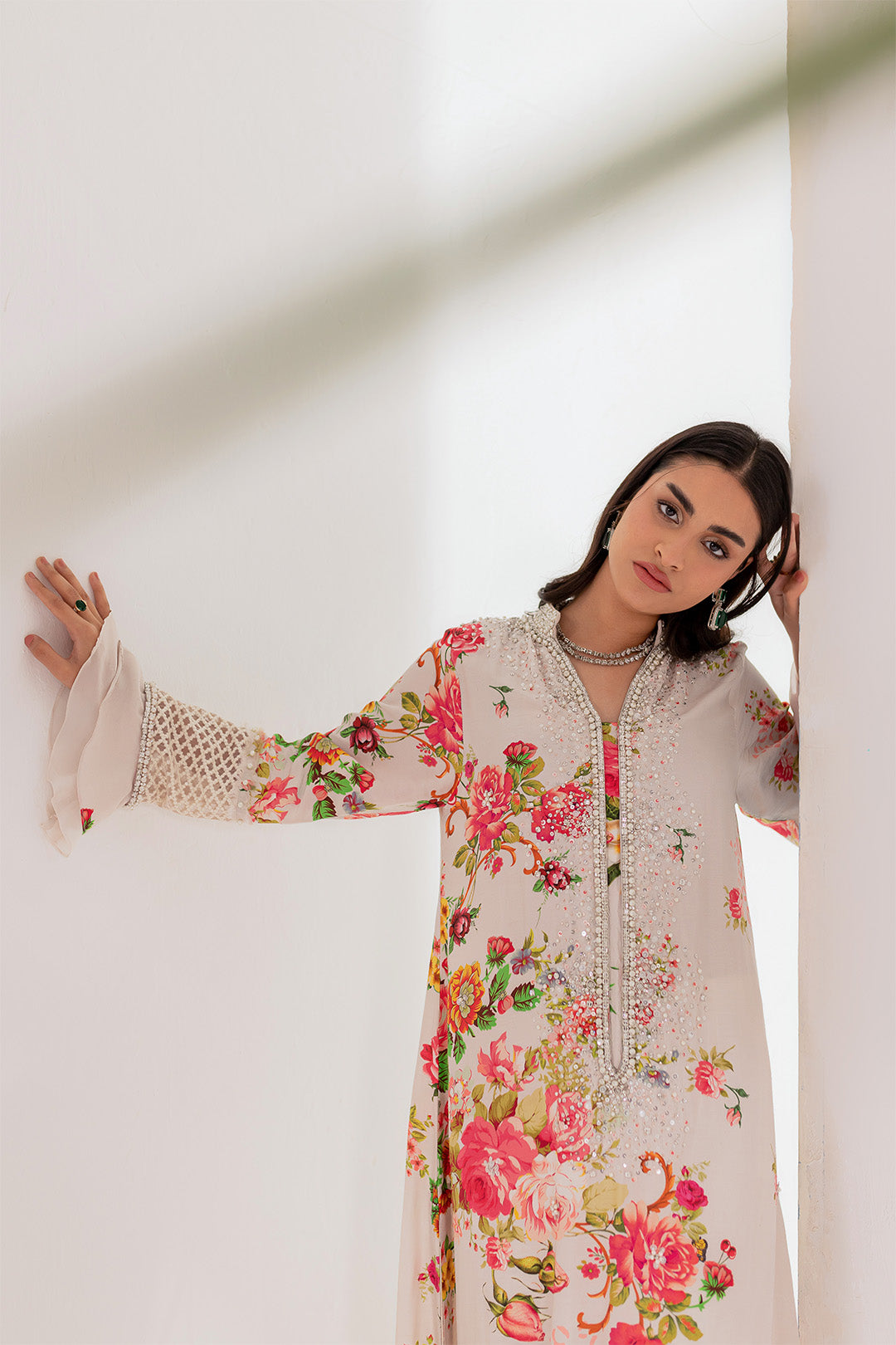 Pakistani Pearly White Floral Georgette Kaftan (2-Piece) - Image 3