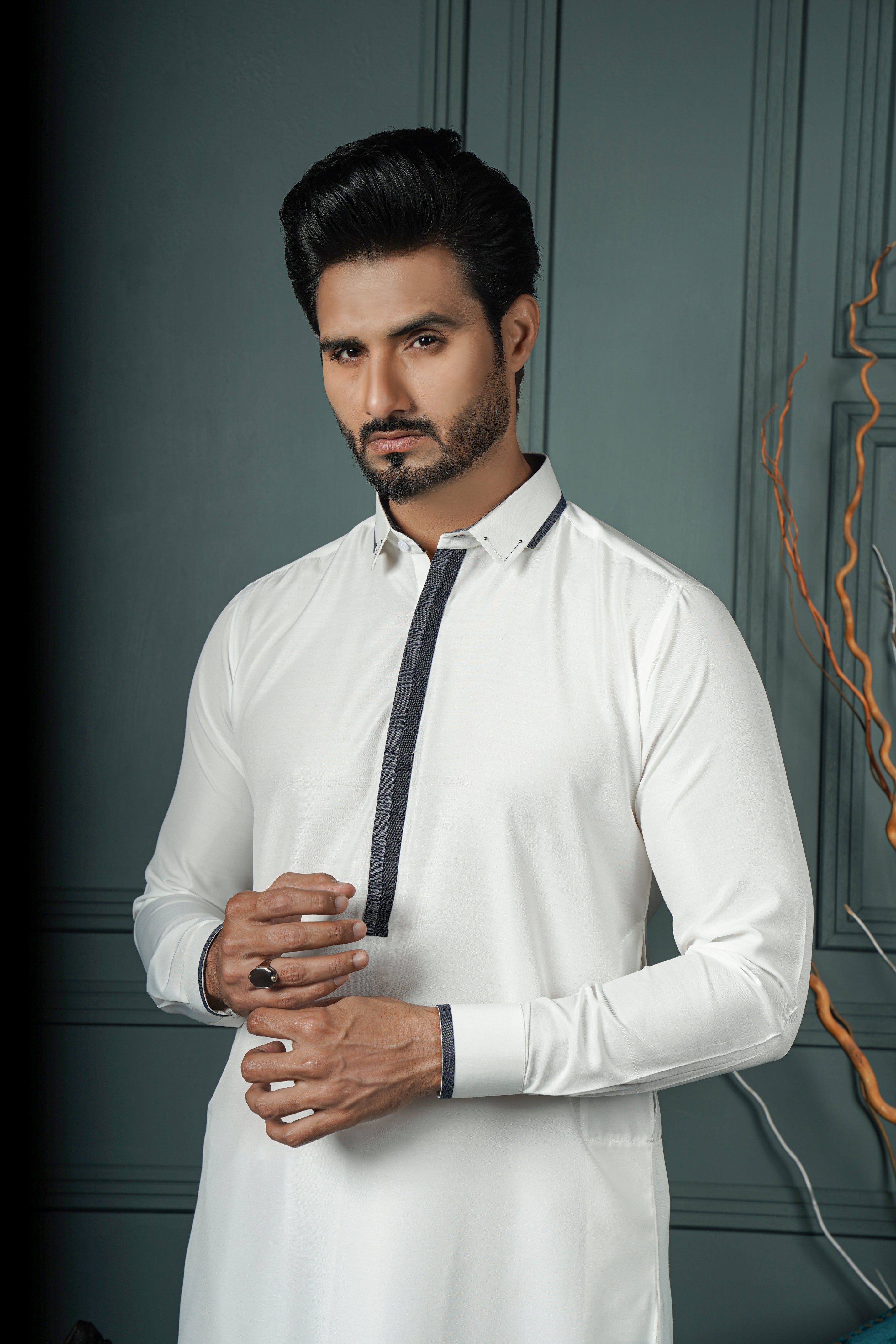 White Contrast Collar 4-Season Blended Shalwar Kameez (2-Piece) - Image 3