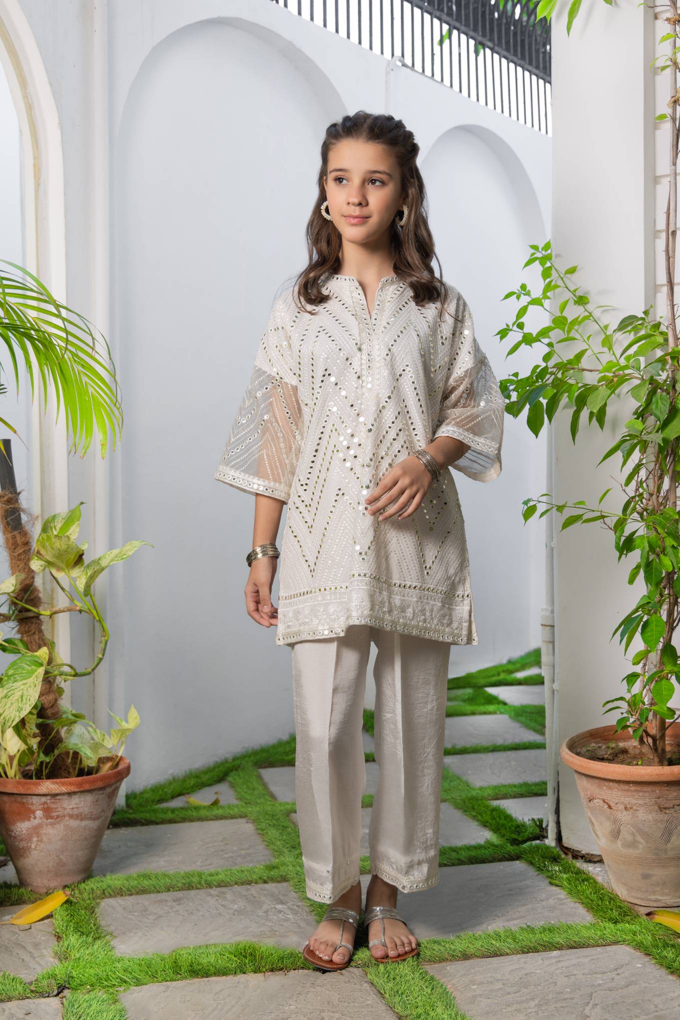 Pakistani White Mirror-Embellished Chiffon Kurta Set (2-Piece) - Image 3