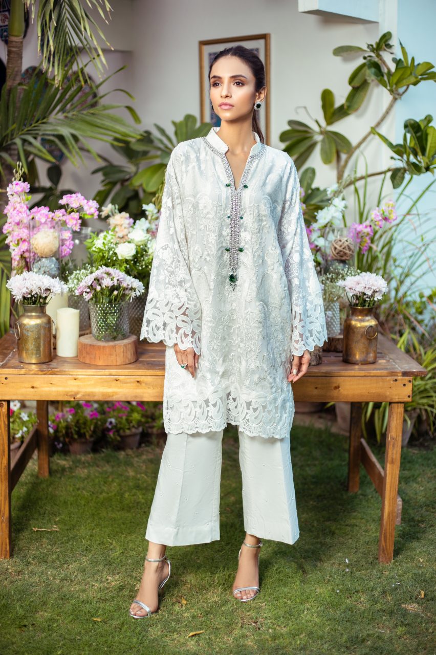 White Embroidered Chiffon Silk Kurta Set (2-Piece) - Image 3