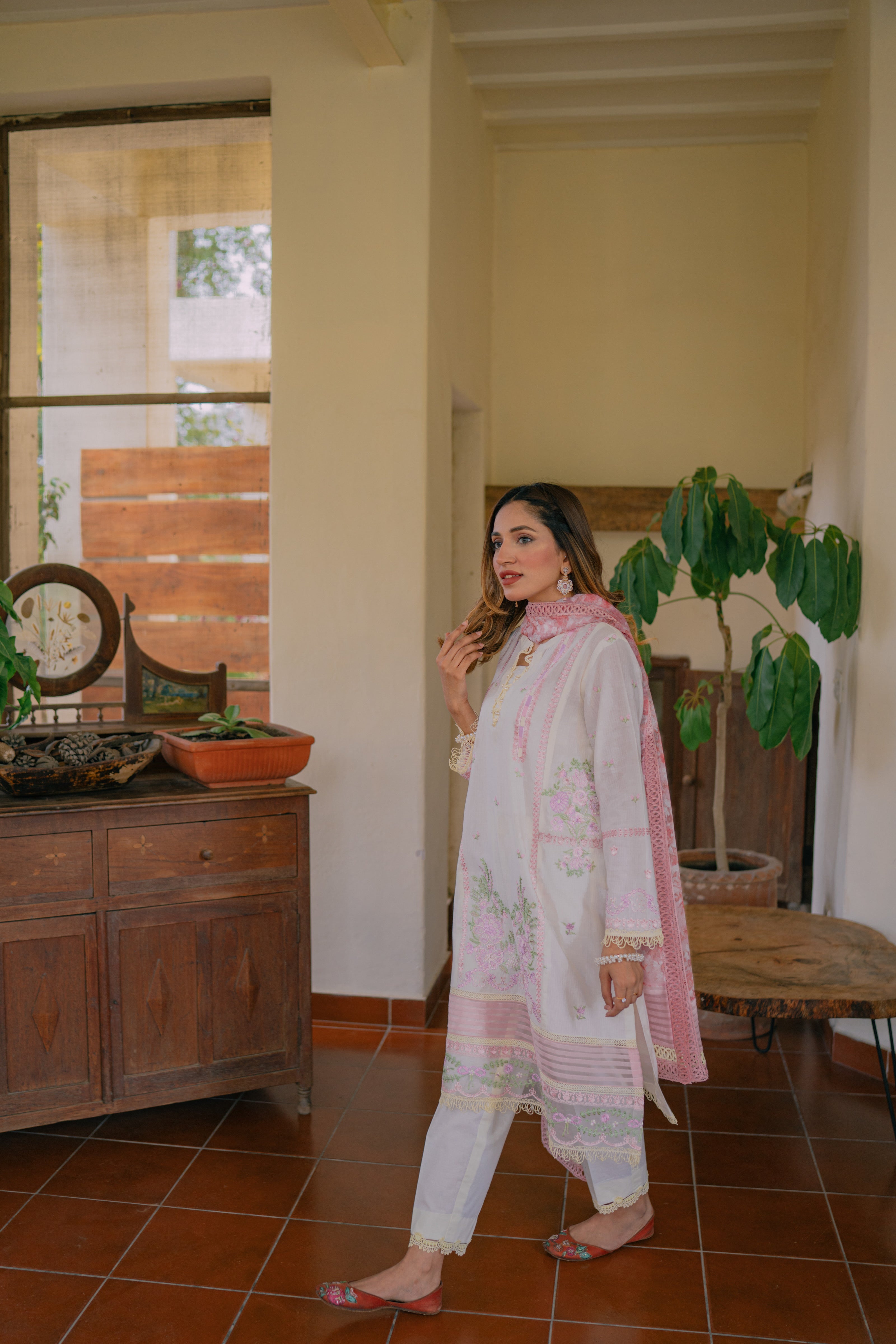 Pakistani White & Pink Embroidered Jacquard Lawn Suit (3-Piece) - Image 3