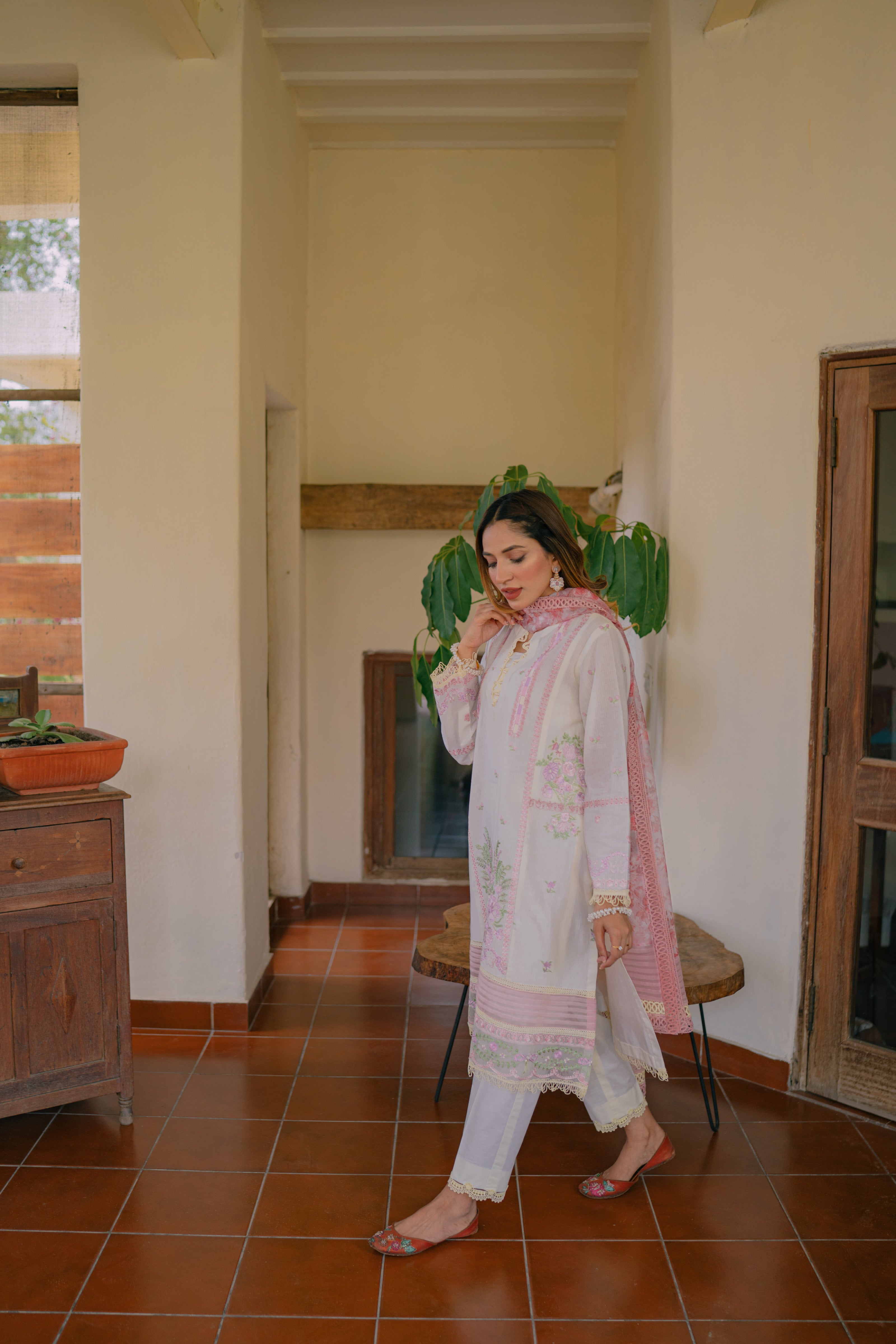 Pakistani White & Pink Embroidered Jacquard Lawn Suit (3-Piece) - Image 5