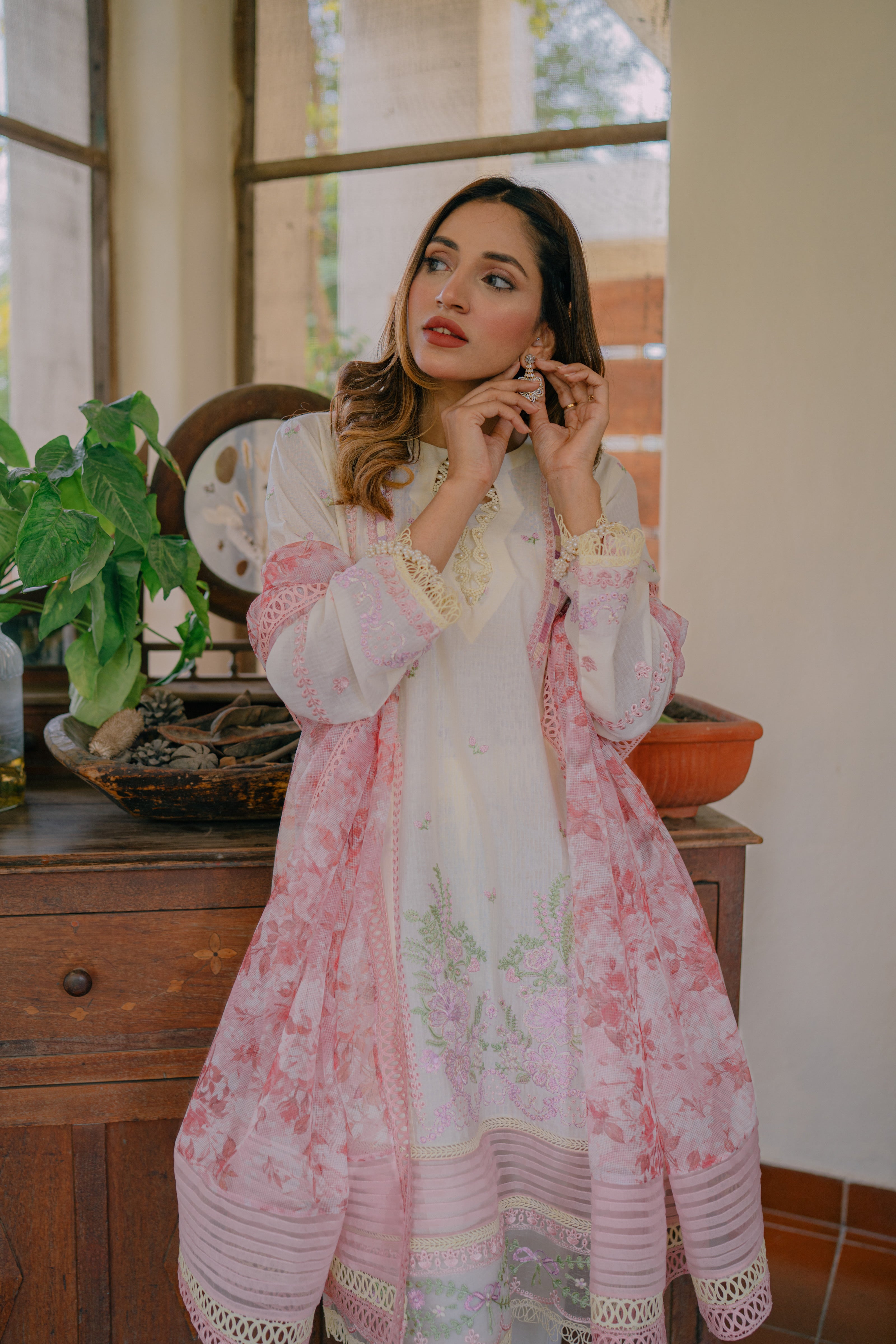 Pakistani White & Pink Embroidered Jacquard Lawn Suit (3-Piece) - Image 7