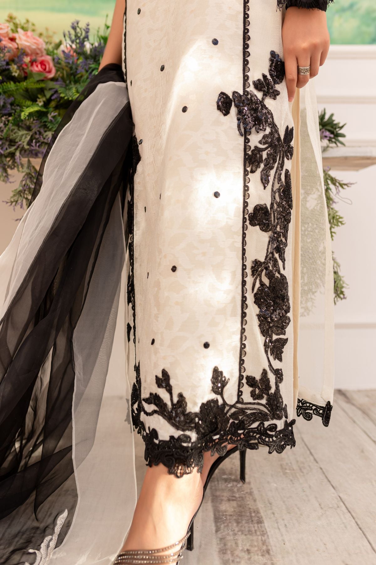 Pakistani White Floral Embroidered Khaddi Net Salwar Kameez (3-Piece) - Image 7