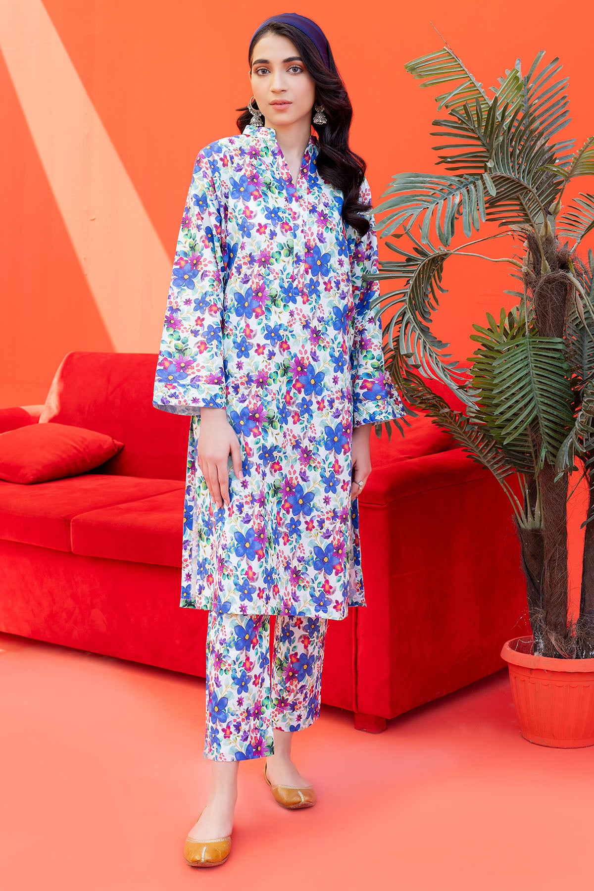 White Multicolour Digital Printed Lawn Salwar Kameez (2-Piece) - Image 1