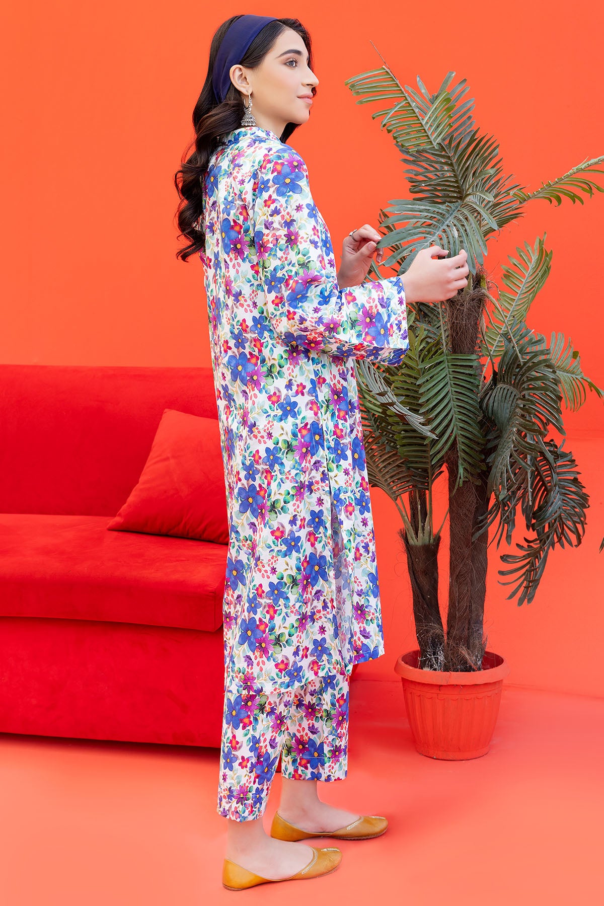 White Multicolour Digital Printed Lawn Salwar Kameez (2-Piece) - Image 3