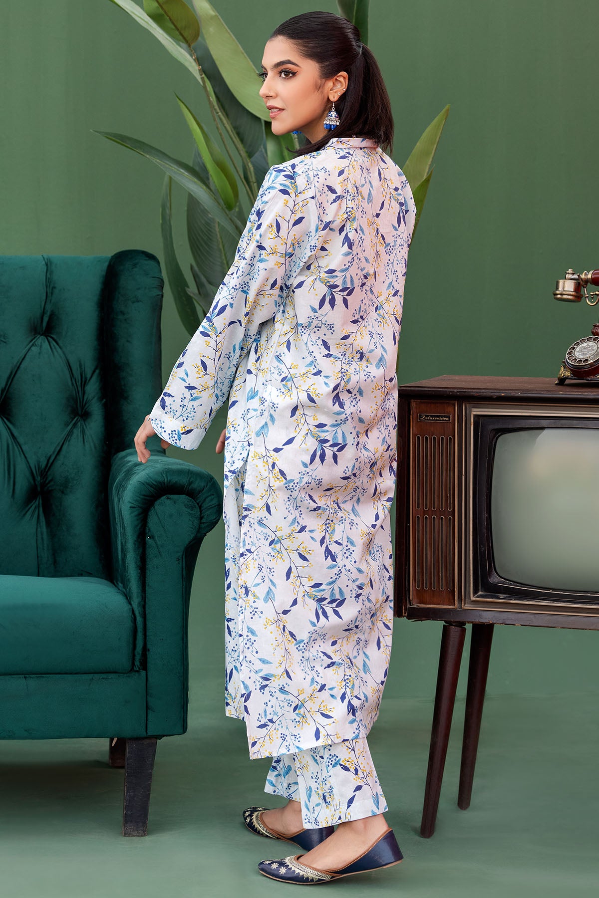 Pakistani White Blue Digital Printed Lawn Salwar Kameez (2-Piece) - Image 3