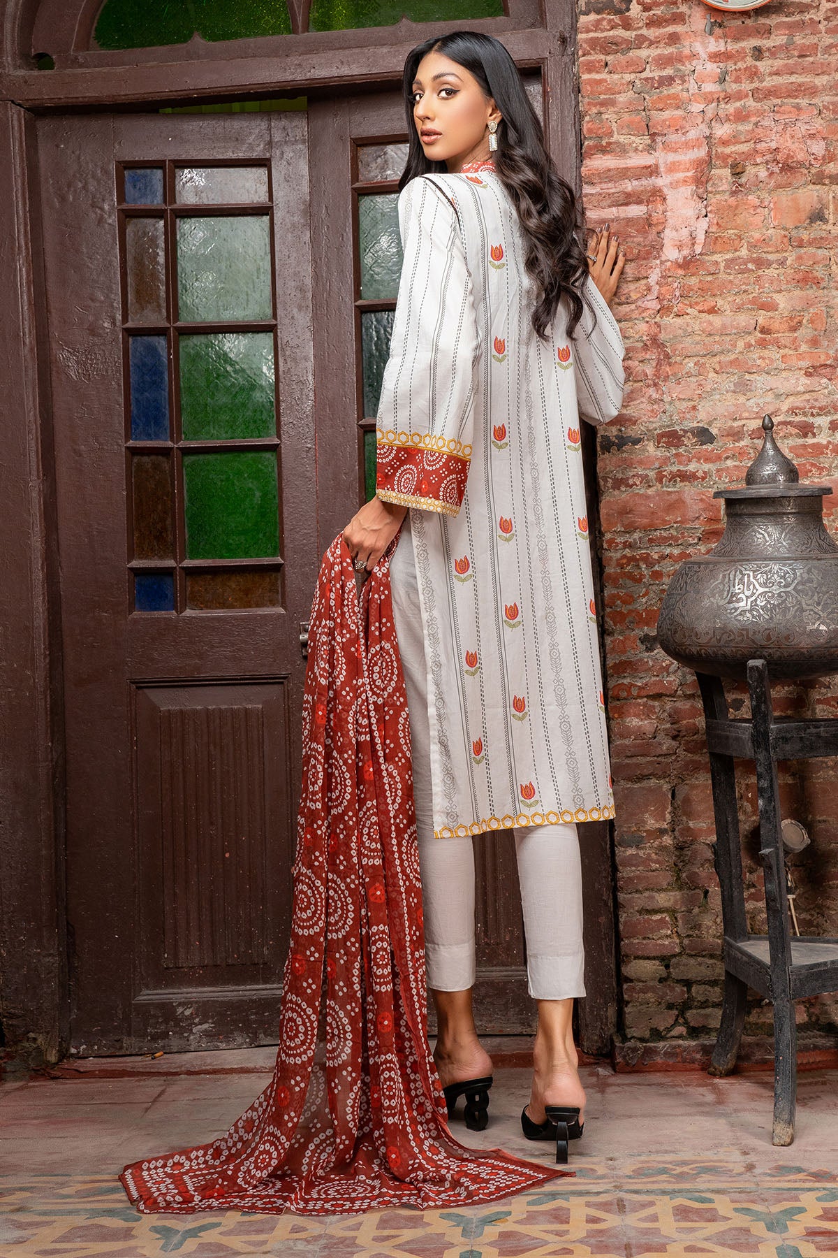 Pakistani White Digital Printed Lawn Salwar Kameez (3-Piece) - Image 4