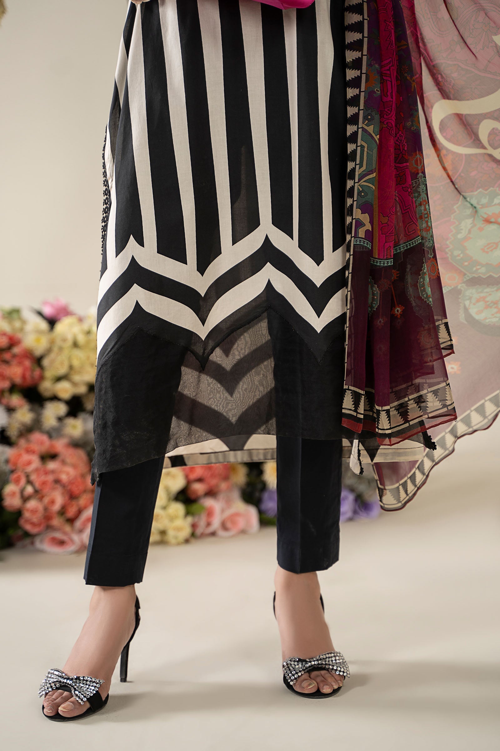 White & Black Embroidered Lawn Salwar Kameez (3-Piece) - Image 5