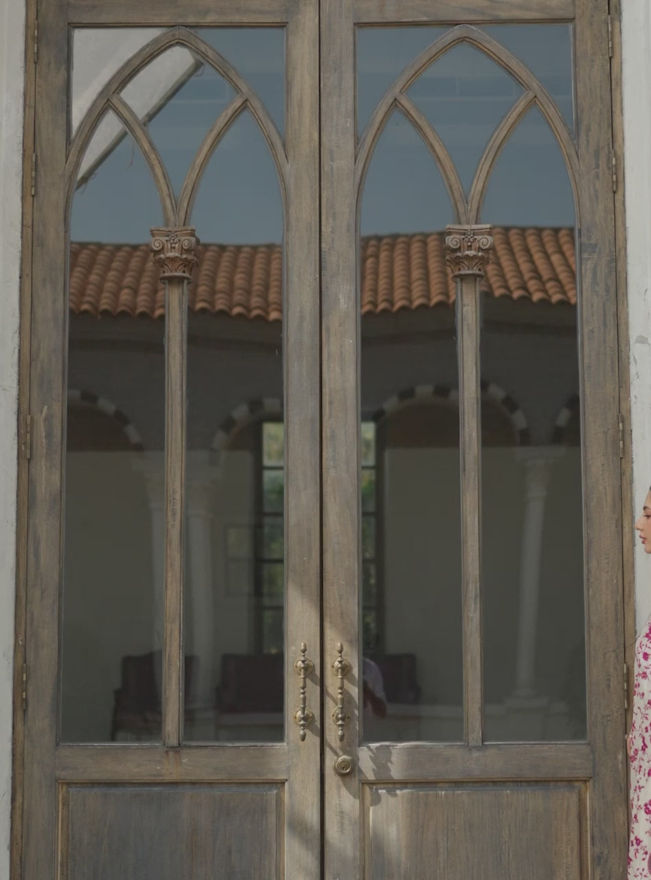 White Kashmiri Embroidered Raw Silk Salwar Kameez (3-Piece) - Image 8