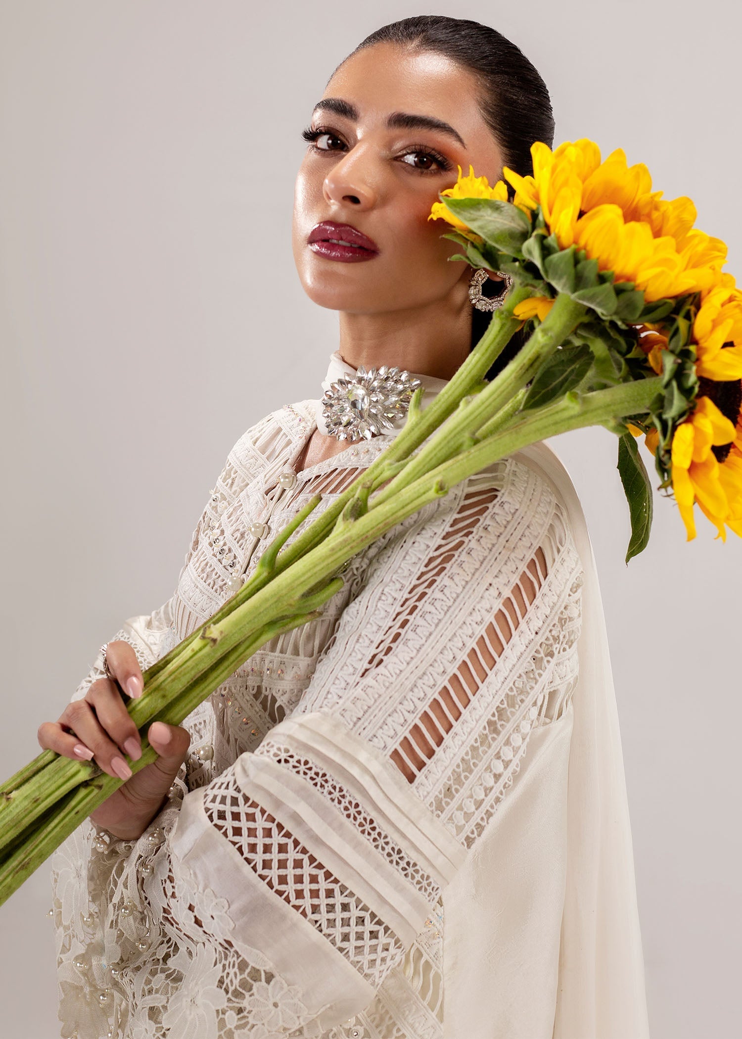 White Lace & Cutwork Silk Khadi Net Kurta Set (3-Piece) - Image 3