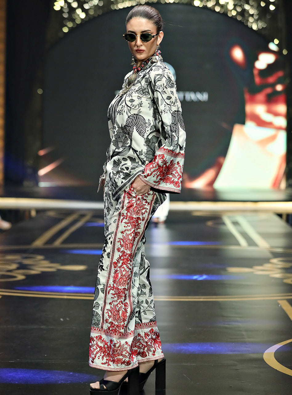 Pakistani White Kantha Embroidered Viscose Silk Co-ord Set (2-Piece) - Image 2