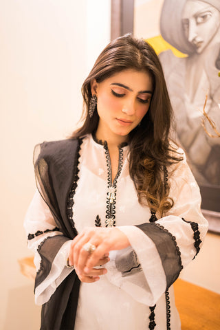White & Black Embroidered Woven Kurta Set (3-Piece) - Image 5