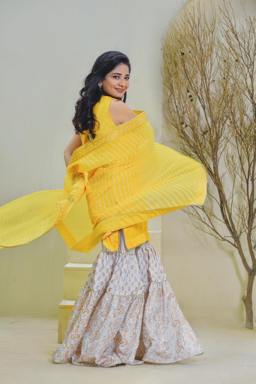 Pakistani Yellow Zari Cotton Net & Silk Gharara Set (3-Piece) - Image 3