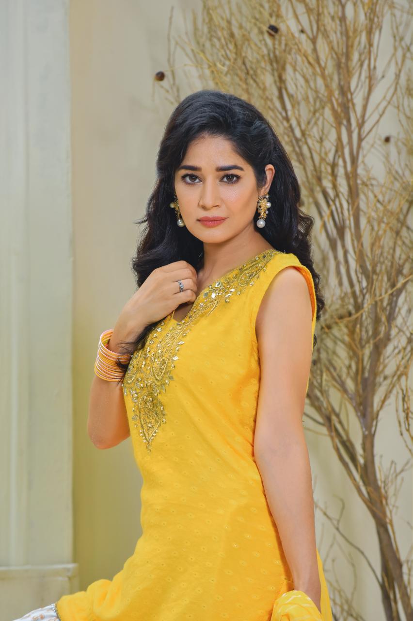 Pakistani Yellow Zari Cotton Net & Silk Gharara Set (3-Piece) - Image 6