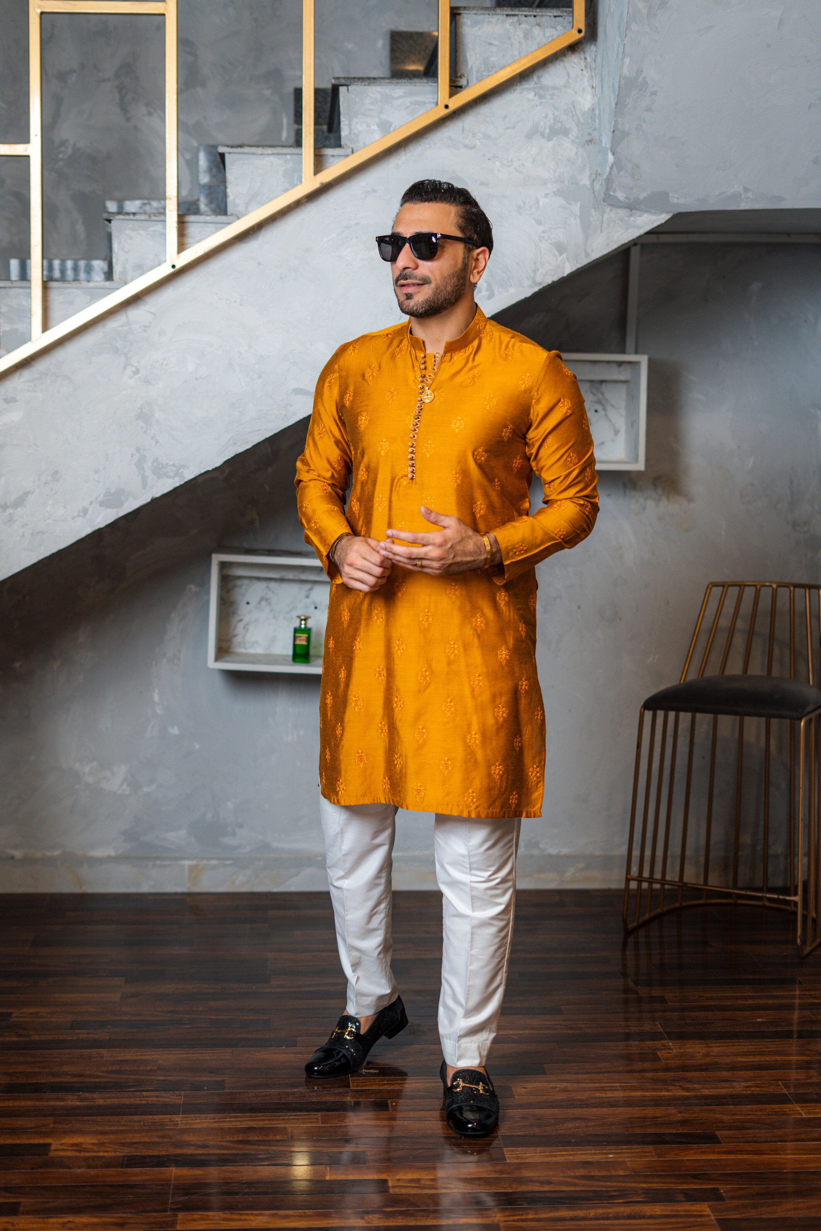 Mustard Self-Embossed Booti Silk-Blend Kurta Pajama (2-Piece) - Image 2