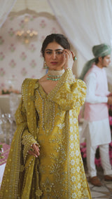 Pakistani Mustard Yellow Hand-Embellished Organza Lehenga (3-Piece) - Image 8
