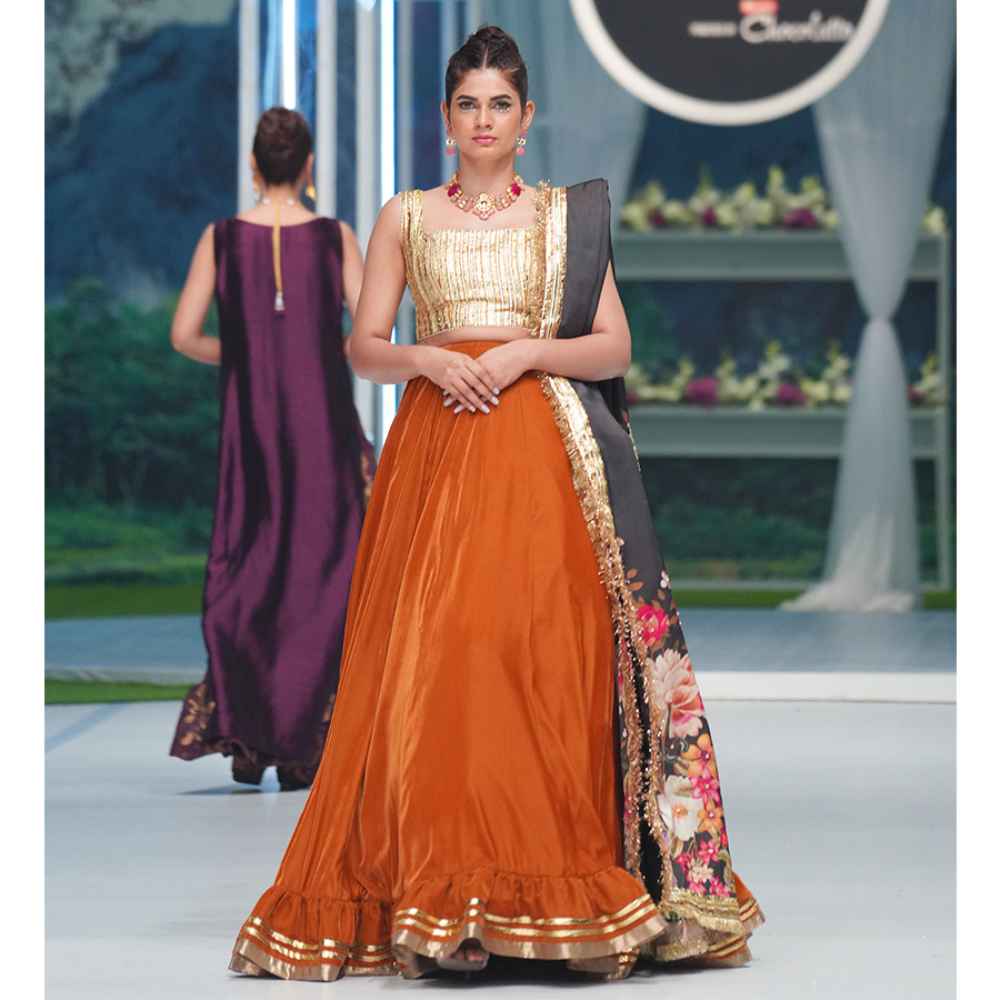 Pakistani Mustard Velvet Gota Lehenga 3-Piece - Image 10
