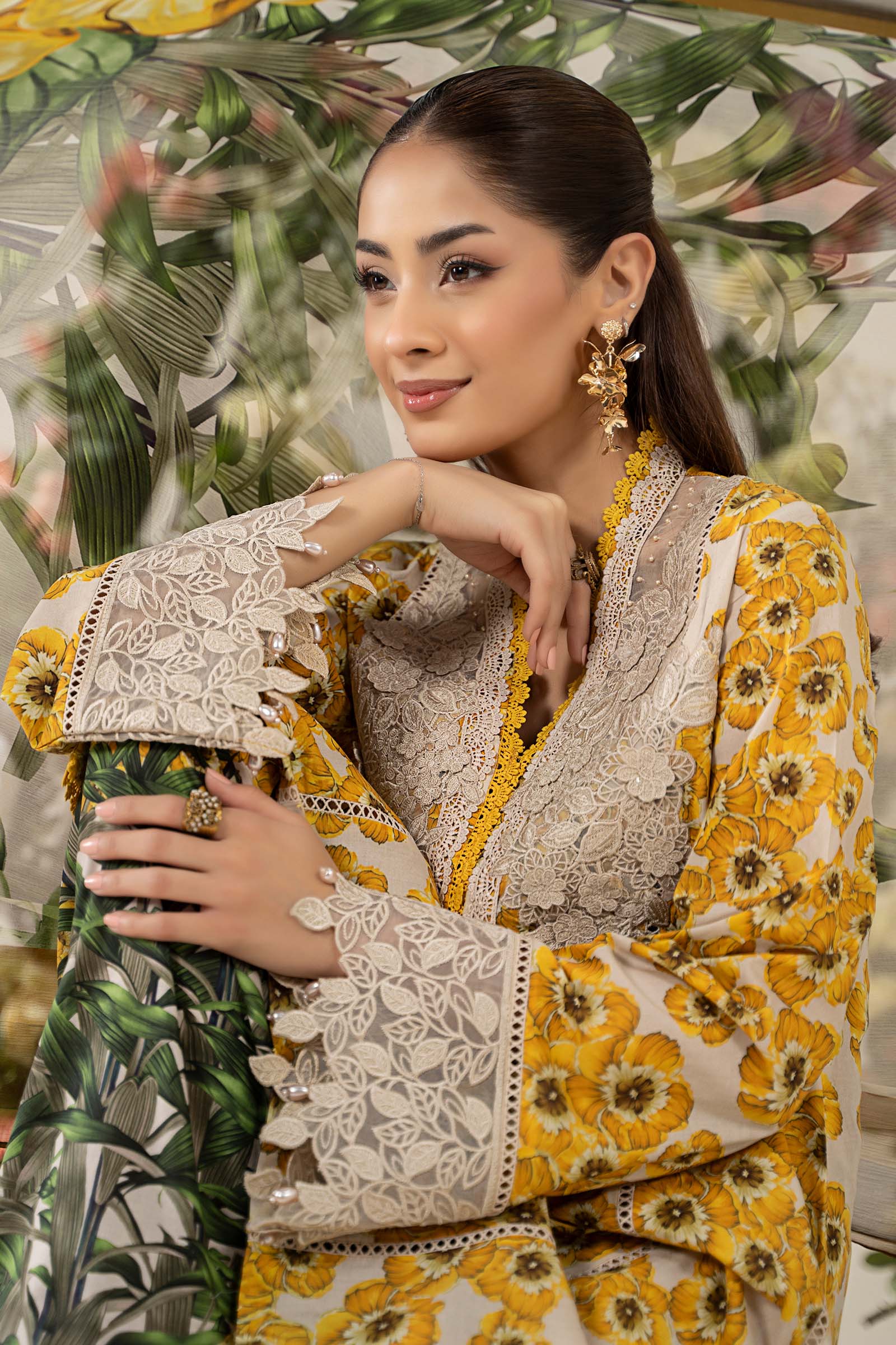 Off-White & Yellow Embroidered Lawn Salwar Kameez (3-Piece) - Image 5