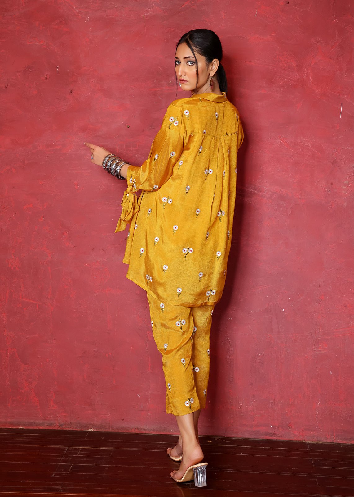 Mustard Yellow Chikan Embroidered Raw Silk Kurta Set (2-Piece) - Image 4